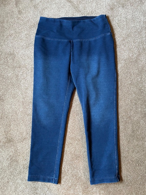 Chico's Zenergy Cropped Pants Blue Denim-Look Stretch Knit Size 1P