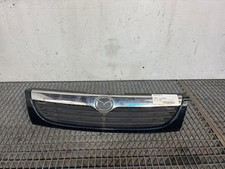 Calandre Mazda 121