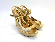 HHP Women's Size 9 Bakers "BELLA" Goldtone Faux Leather Wedge Heels Sandals EUC