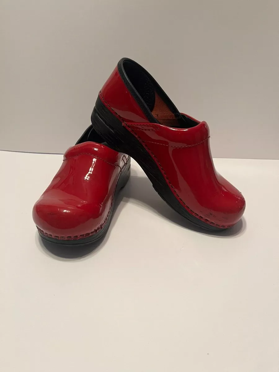 Dansko red Patent Leather Comfort Slip On Clogs Shoes Size EU 34