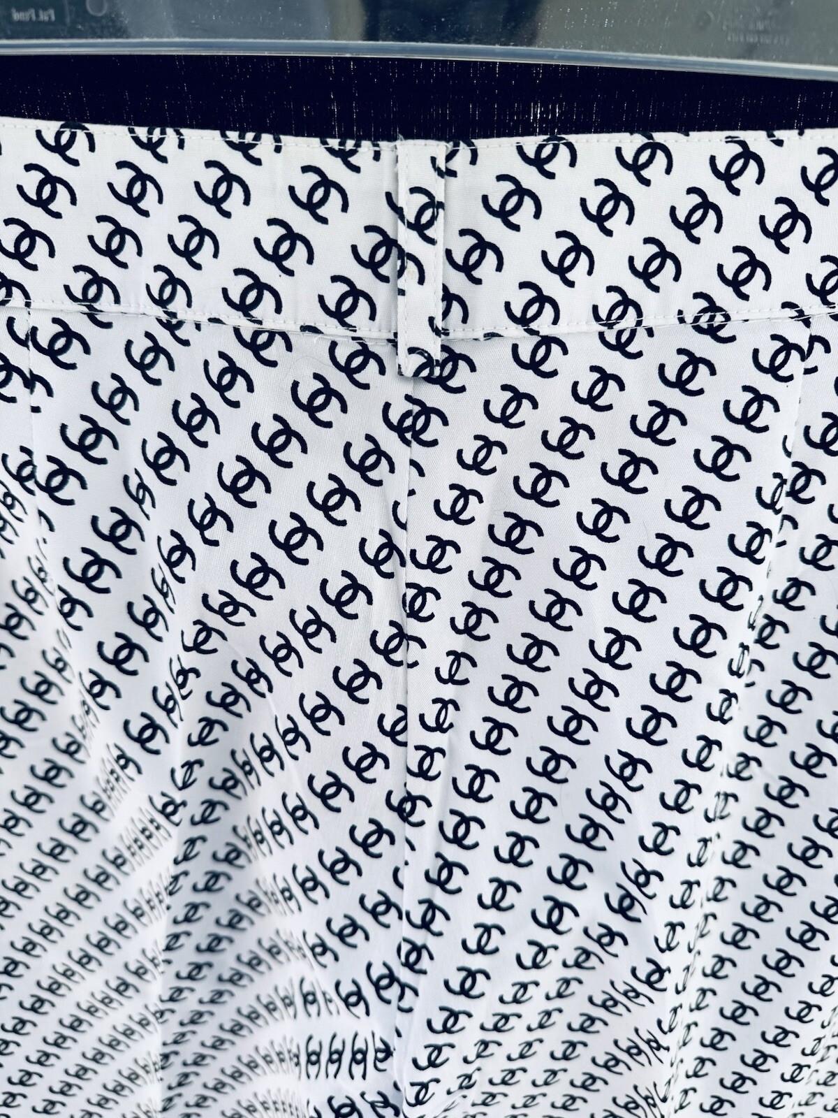 Vintage Chanel CC Print Logo Capri’s Black/White M Silver tone Button Zip image 4