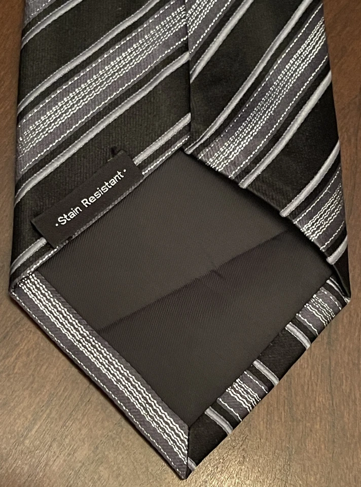 Corbata de cuello para hombre Van Heusen negra gris hecha a mano 95,2 % seda 4,8 % poliéster China” Foto 2 de 4