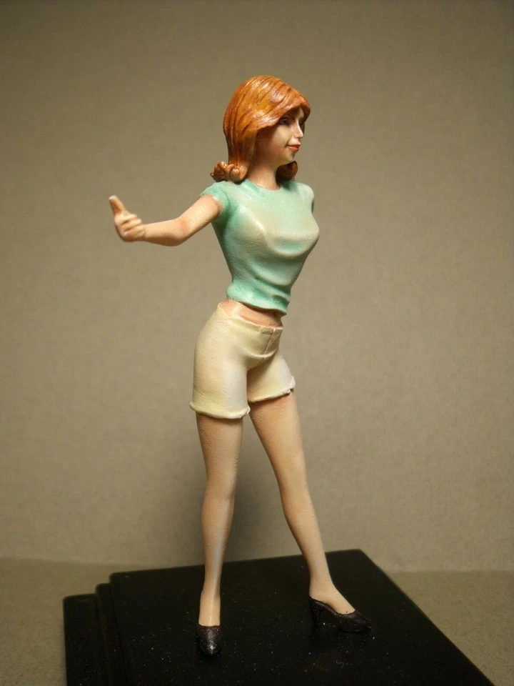 1/18  FIGURE  GIRL  ANNIE  VROOM  PAINTED  FOR  AUTOART  MINICHAMPS  SCHUCO - Image 3 of 4