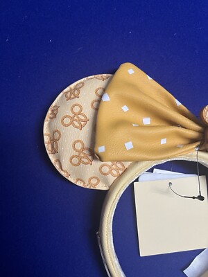 2022 Disney Parks Loungefly Minnie Mickey Pretzel & Salt 