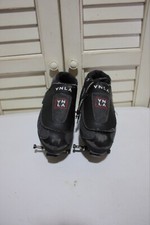 Black VNLA Skates. Size 8. Tear Inside. Scuffs On Toe. See Description