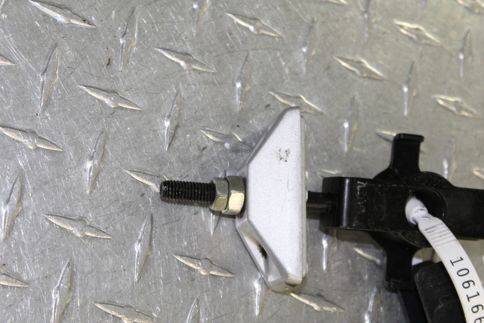 2014 HONDA CB500F SWINGARM CHAIN TENSIONER ADJUSTMENT BRACKETS RASH - Image 3 of 4