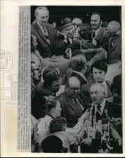 1974 Press Photo Maurice Stans, John Mitchell talks to press in New York