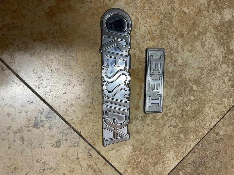 Toyota Cressida 1981-1982-1983 emblema trasero emblema maletero fabricante de equipos originales Foto 2 de 4