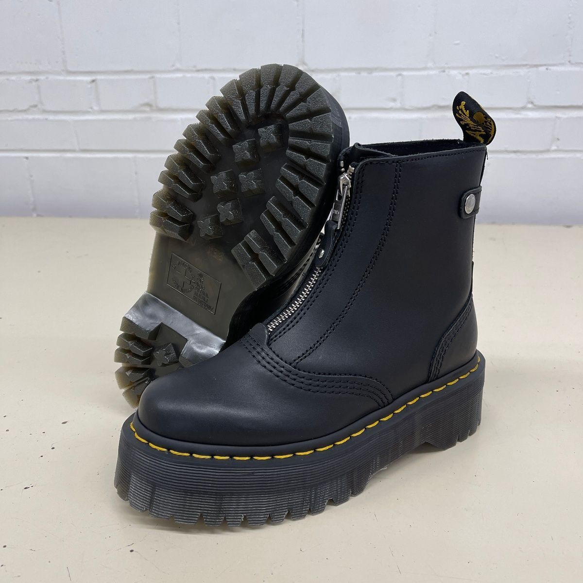 DR.AIRWAIR MARTENS Jetta Zipped Platform Boot Women's Size DR.AIRWAIR MARTENS Jetta Zipped Platform Boot Women's Size