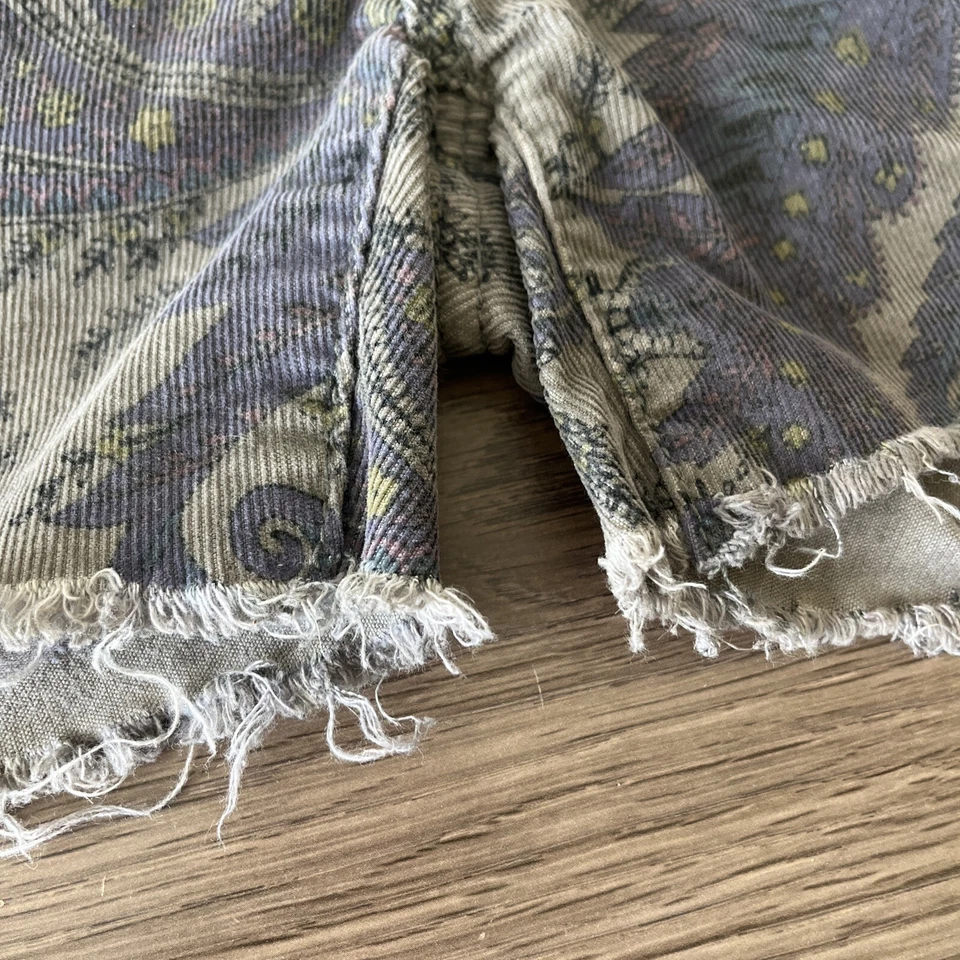 Pantalones cortos de pana American Eagle para mujer talla 0 gris púrpura cachemira dobladillo deshilachado Foto 2 de 4