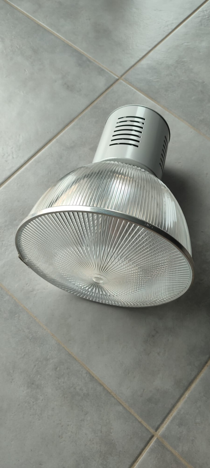 Lampe industrielle Eurdekian VAR 30 P LED finie la surchauffe des lampes rétro