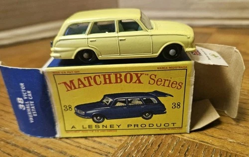 Vintage Lesney Matchbox #38 Vauxhall Victor Estate Car Green interior