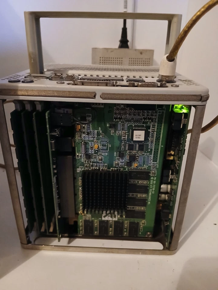 Apple Power Mac G4 Cube Model M7886 - Immagine 2 di 4