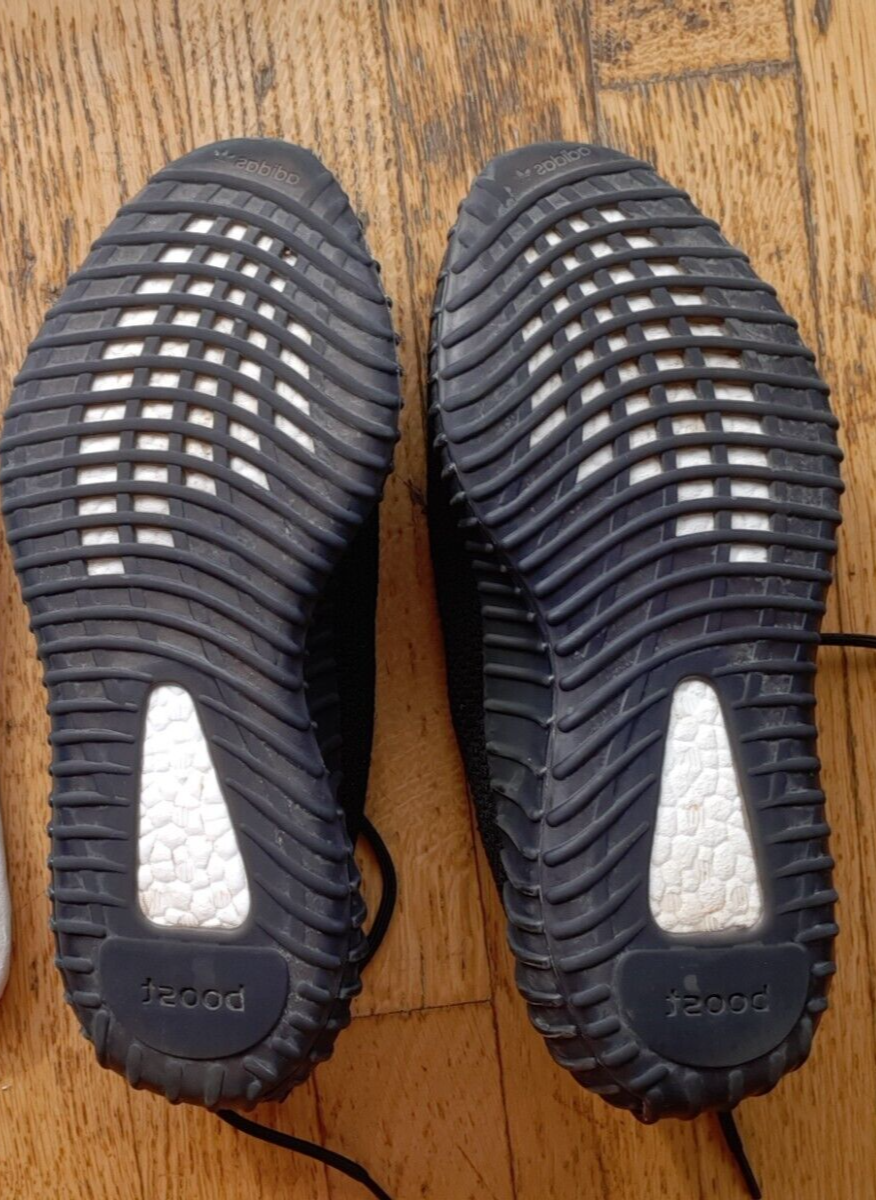 Adidas Yeezy Boost 350 Supreme, Men's Fashion, Footwear, Sneakers on  Carousell