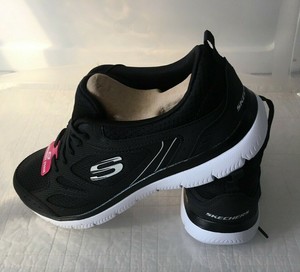 skechers women's summit suited sneakers