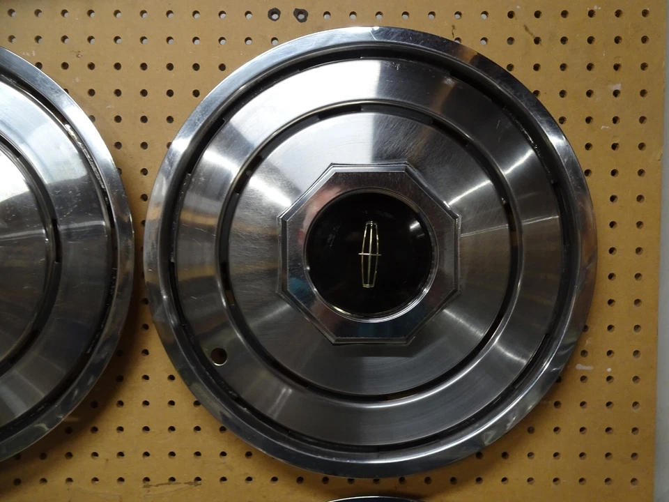 Lincoln Mark VI 1980-1988 Town Car 15" tapacubos cubierta de rueda juego de 4 OEM vintage Foto 3 de 4