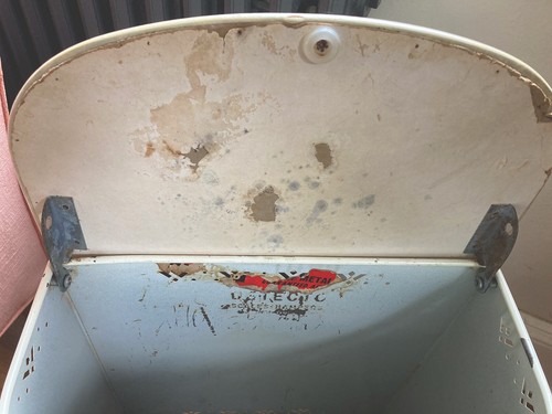 Vintage DETECTO Mid Century Metal Laundry Hamper White W/ Floral Tole Painting - Picture 3 of 20
