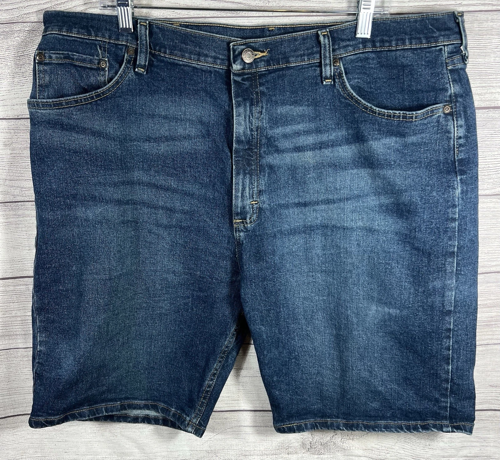 Wrangler Relaxed Fit Men's Denim Blue Jean Shorts Size 40 Dark Wash