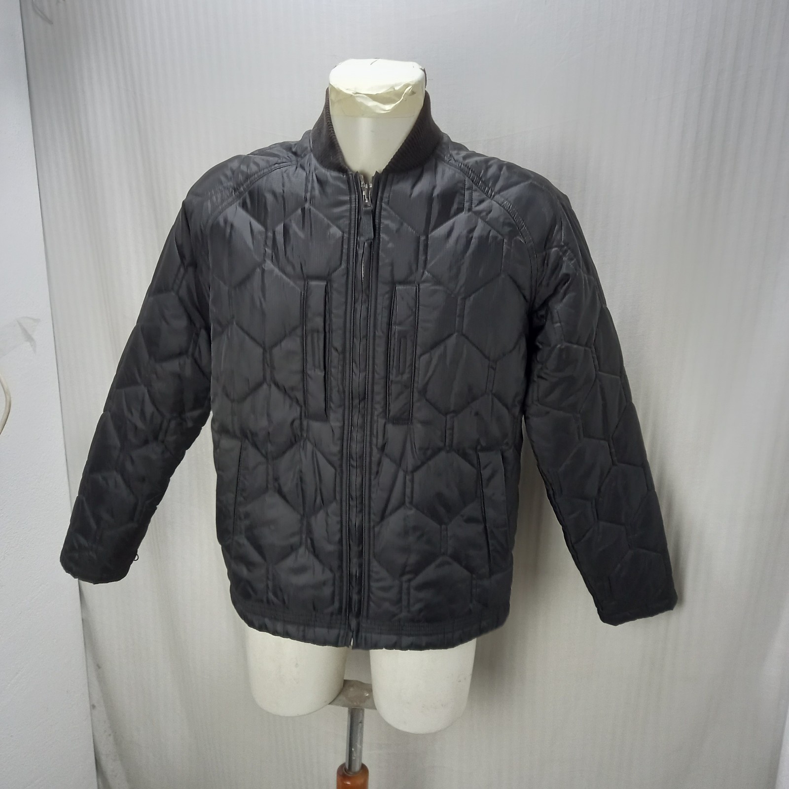 item e6488 black timberland jacket / padding size… - image 1