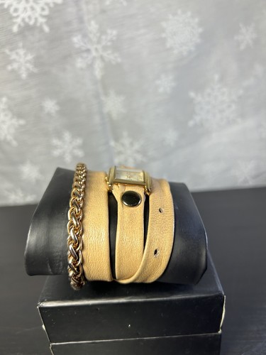 Reloj envolvente de cadena para mujer La Mer Collections, beige/dorado, usado NECESITA batería - Imagen 12 de 13