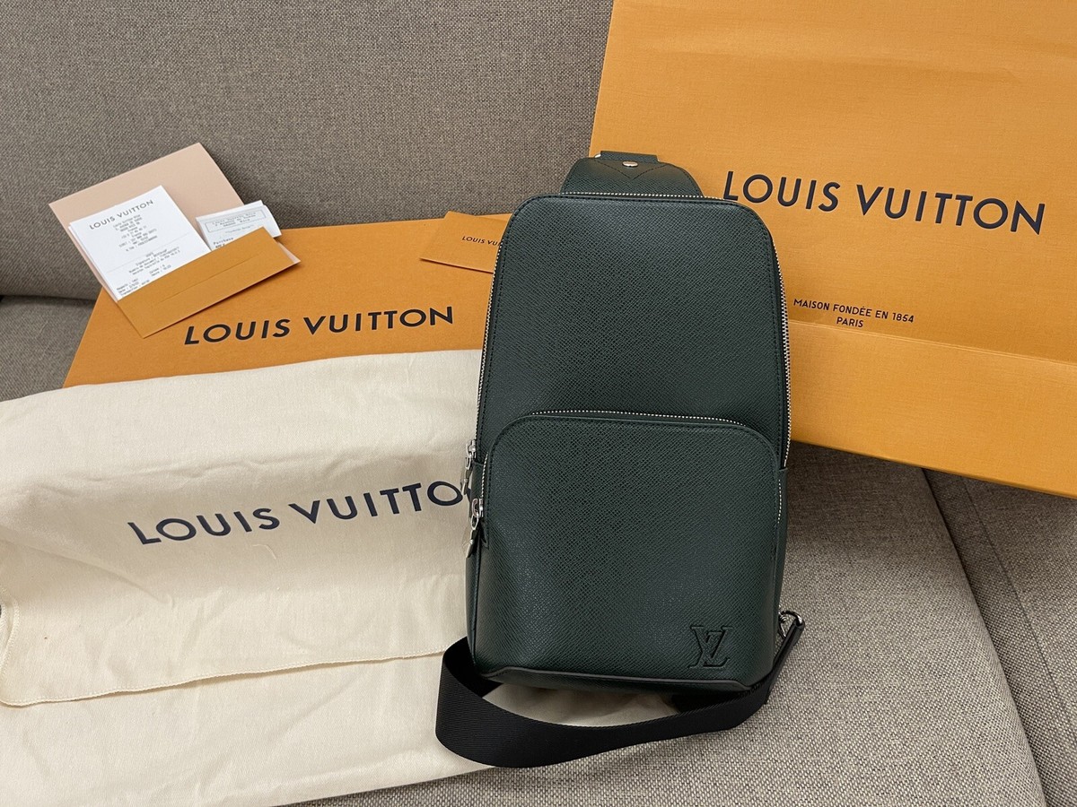 LOUIS VUITTON Avenue Sling Bag Taiga Leather Rare Limited LOUIS VUITTON Avenue Sling Bag Taiga Leather Rare Limited