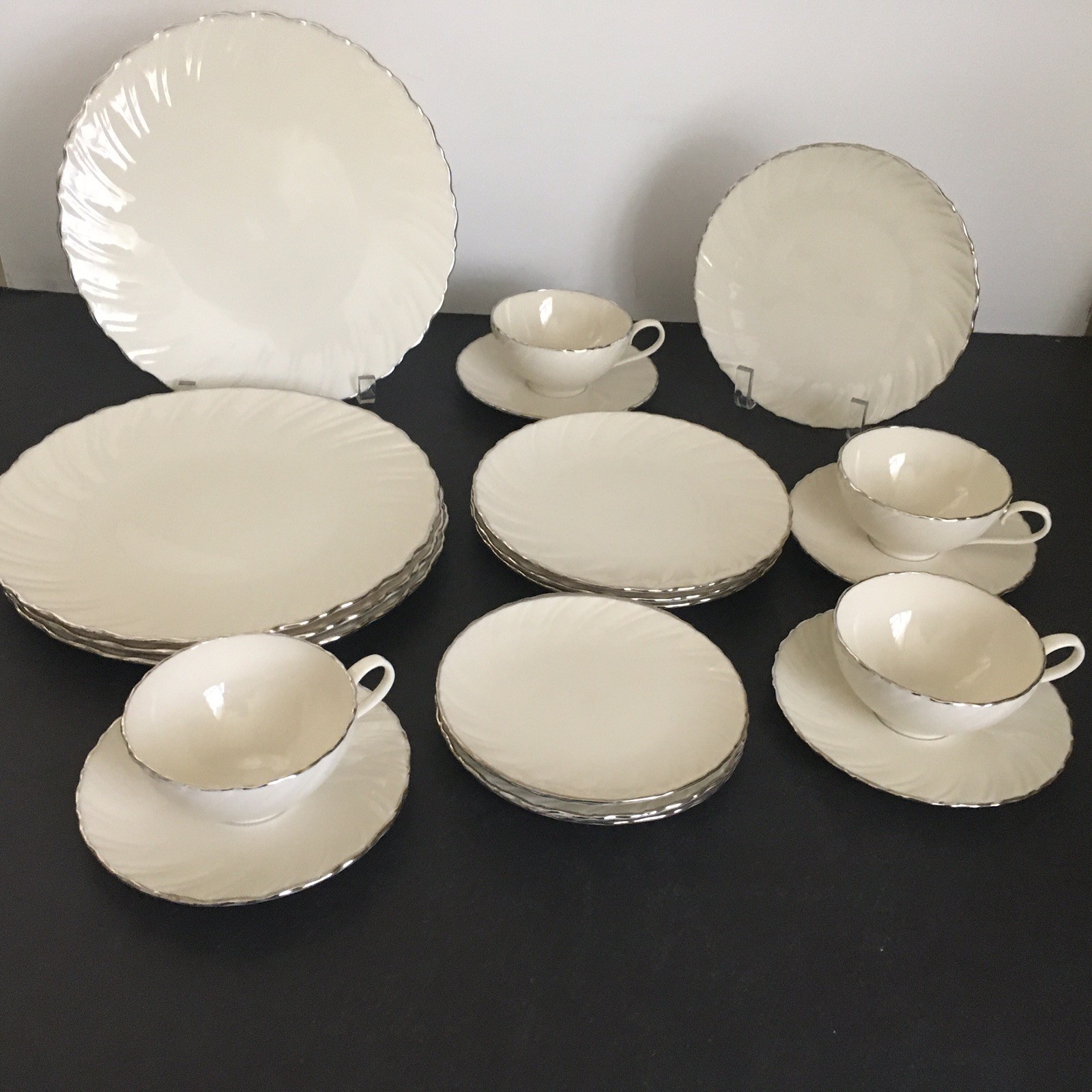 - 4dinner, 4 Salad, 4 Bread & 4 Cups & Saucers Exc!