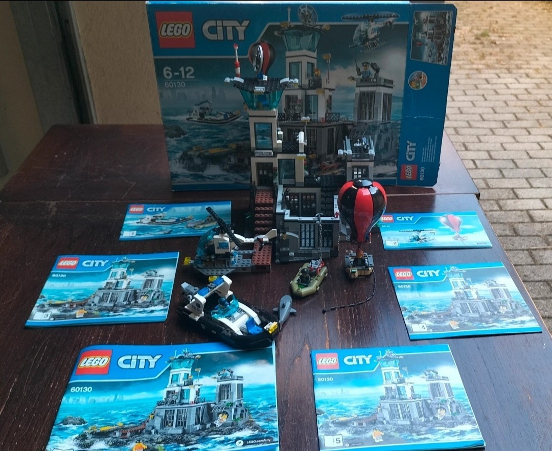 LEGO City Isola Prigione 60130 - 379 pezzi 6-12 anni con scatola e manuali