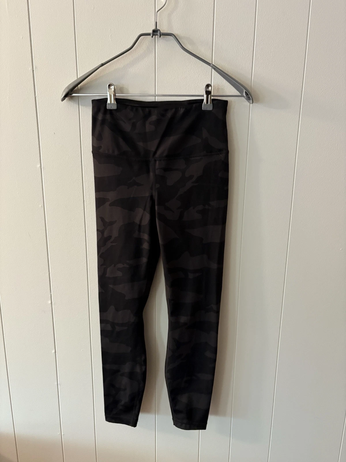 yogalicious lux camouflage euc leggings