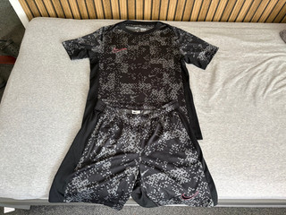 Nike Dri Fit Size M Set