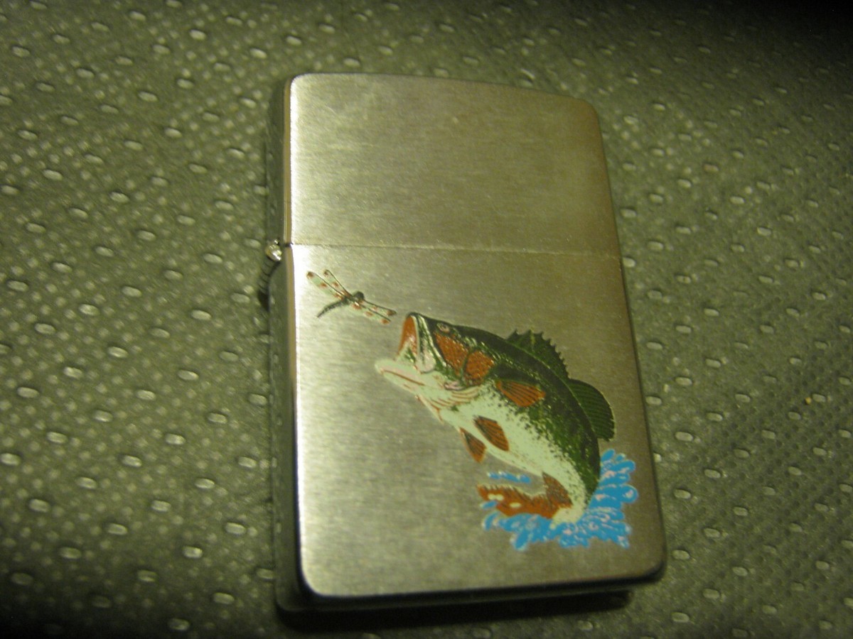 D XI Unused 1995 ZIPPO Fish Bass Graphic Chrome Cigarette Lighter