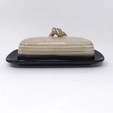 ROSCHER Stoneware Butter Dish with Lid Knotted Handle Black & Beige  *Flaw