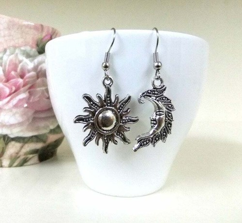 SPECIAL 2 Pairs Mismatched Silver Sun and Moon Earrings Boho Ladies Celestial - Picture 2 of 6