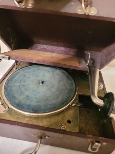 Vintage Sears & Roebuck Crank Record Player - Picture 3 of 9