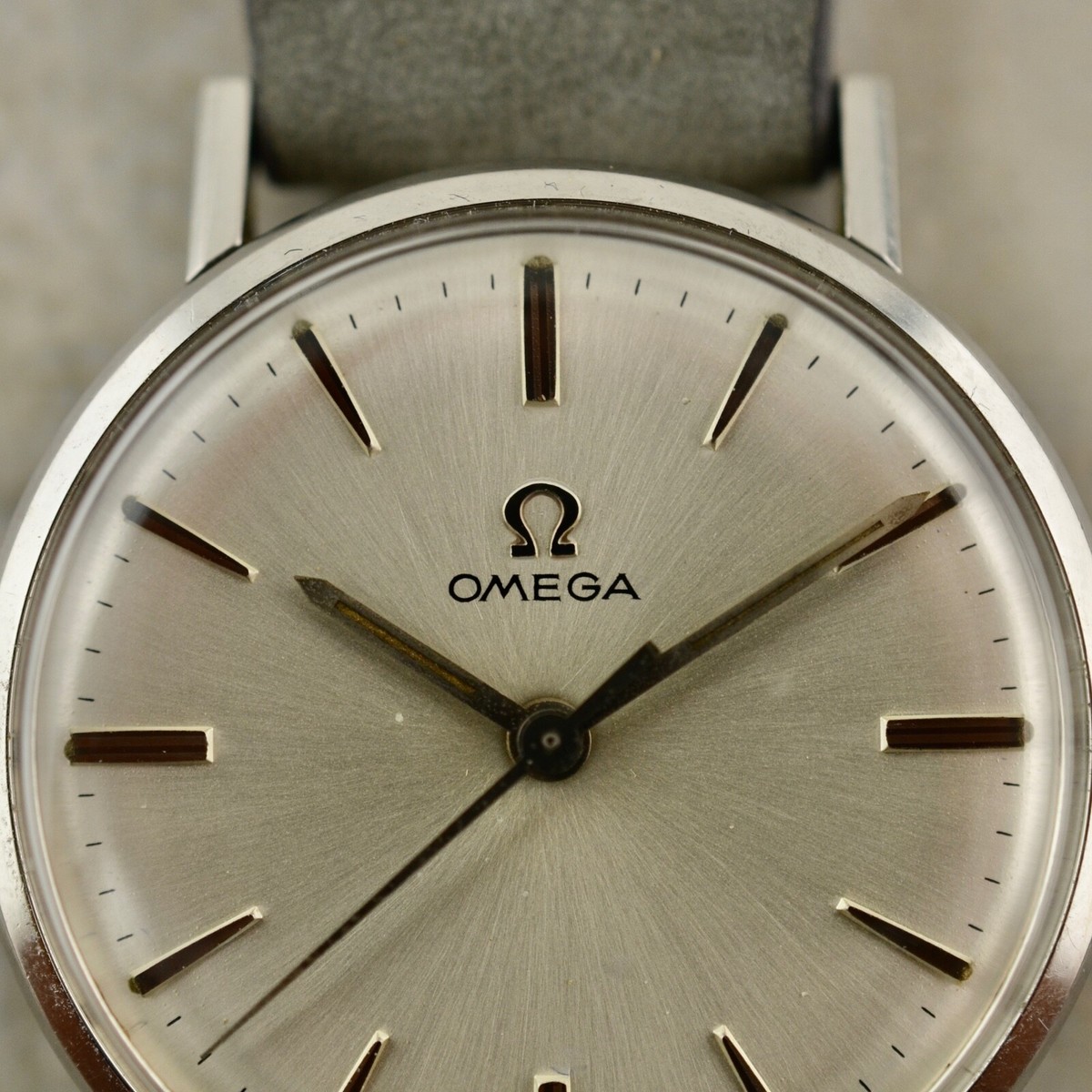 C.1964 Vintage Omega Genève Calatrava watch cal.Ω 601 ref. 131.018