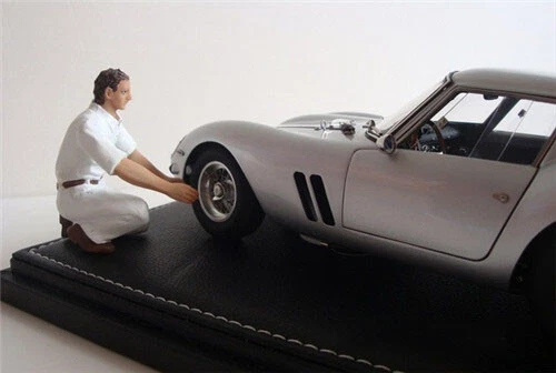 Exoto Mechanic figure set for Exoto for CMC for AA Figures Only 1/18 RESIN Model - Image 4 of 4