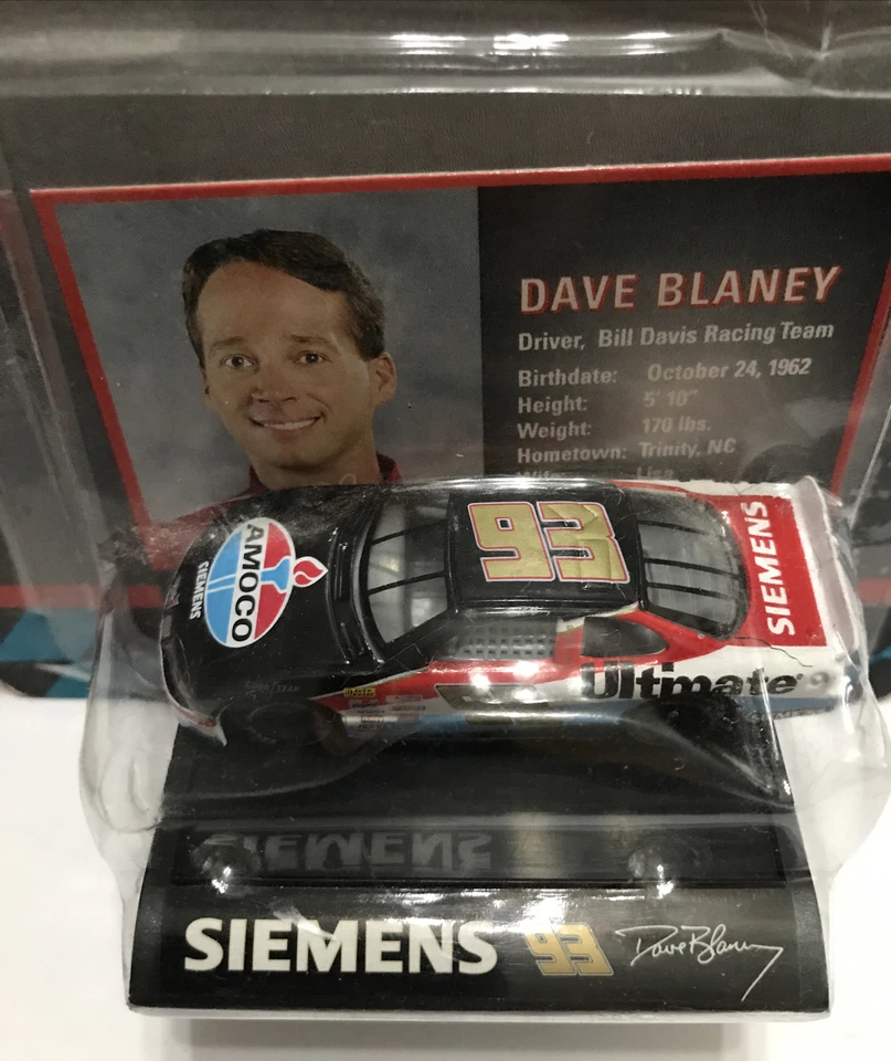 2000 Racing Champions Dave Blaney 1:64 NASCAR Stock Car Collector Card & Stand - Image 3 of 4