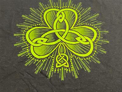 NWT Universal Studios Celtic Clover T-shirt Adult 2XL XXLG Saint Patrick's Day