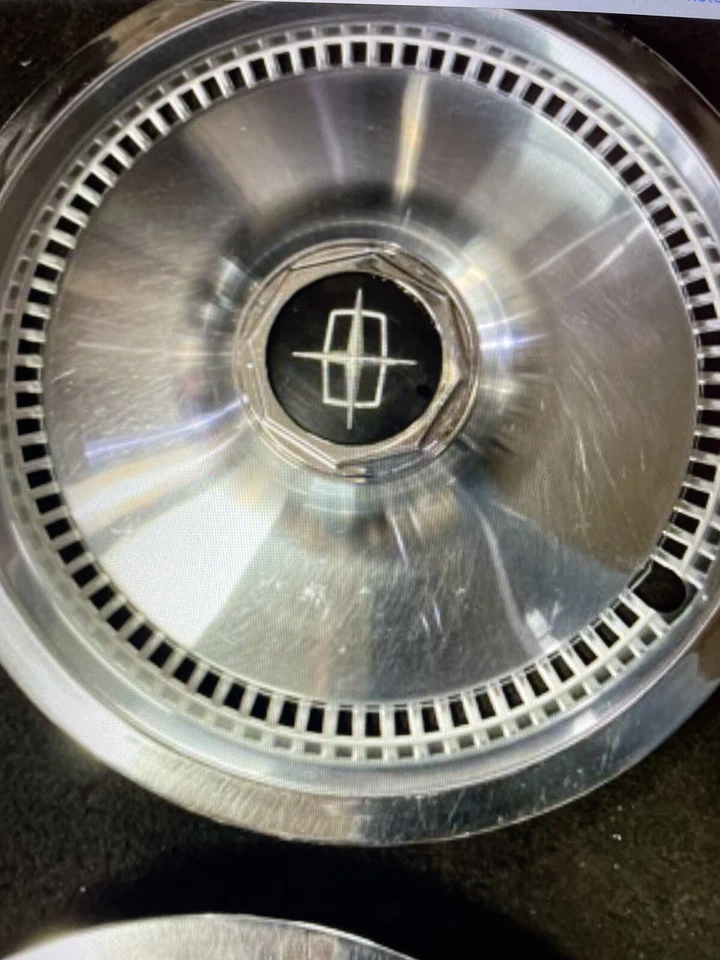 Lincoln Continental Town Car 1975-81 juego de 15” 4 tapacubos hermoso usado raro fabricante de equipos originales Foto 4 de 4