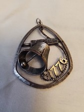 Ciondolo campana liberty in peltro vintage 1776 senza catena