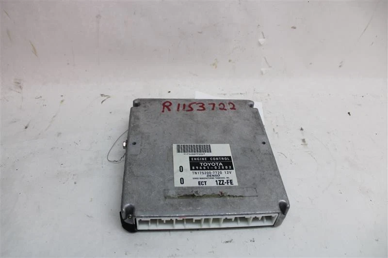 Computadora ECU ECM TOYOTA COROLLA 2001 2002 AUTOMÁTICA 4 VELOCIDADES 8966102802 1153722 Foto 2 de 4