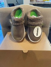 NEW Oofos OOcoozie Womens Sz 7 Shoe Slippers Fleece Recovery Slip On CHOCOLATE
