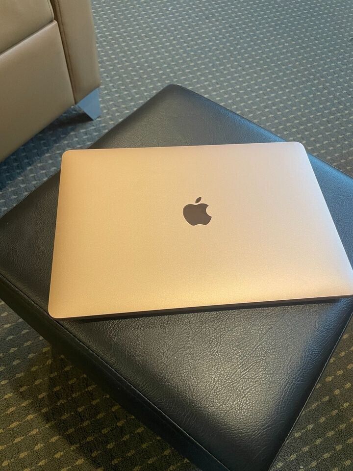 Apple M1 MacBook Air 13in (512GB SSD, M1, 8GB) Laptop - Gold Apple M1 MacBook Air 13in (512GB SSD, M1, 8GB) Laptop - Gold