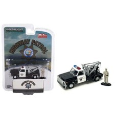 1969 CHEVROLET C-30 DUALLY WRECKER TOW TRUCK CHP & FIGURE 1/64 GREENLIGHT 51423