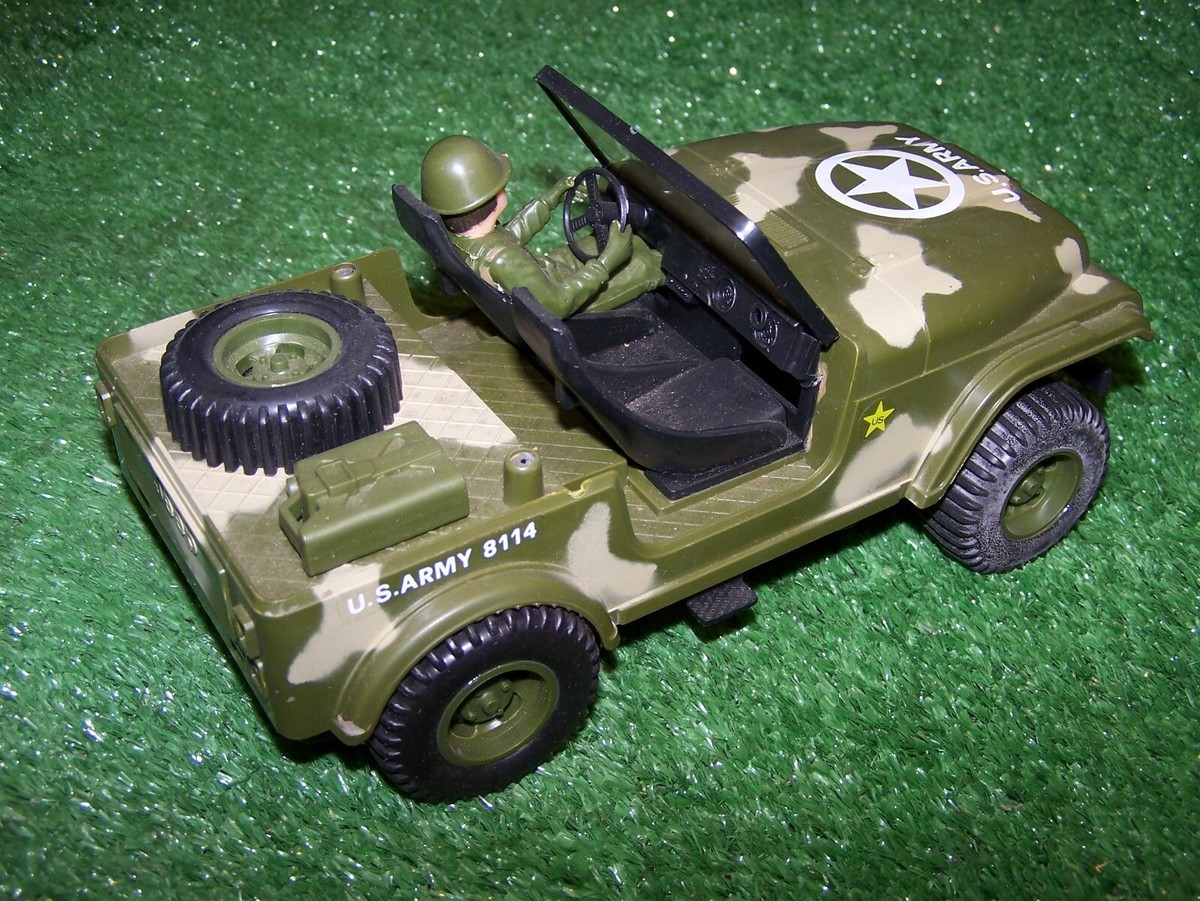 VINTAGE 80s U.S. ARMY MILITARY JEEP 8114 CAMO WITH WORKING