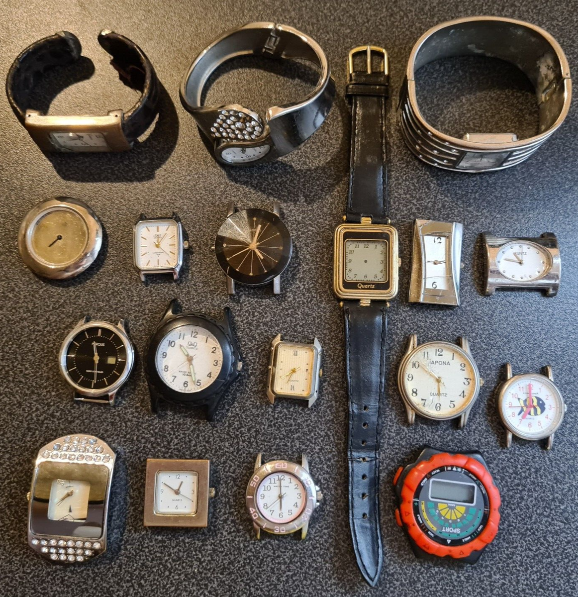 Bundle of 18 Different men’s & women’s watches Mixed Lot of 20 Mens or Womens Watches for Parts or Repair  main image 3
