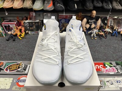 Under Armor Curry 5 Low Triple White Size 9.5 Authentic Used