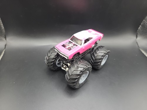 Hot Wheels Monster Truck rosa Dodge caricatore R/T 440 Mattel spedizione gratuita Regno Unito  - Foto 4 di 9