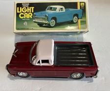 Friction Red Tin Truck Dong Feng New MF-033 Light Car Made in China