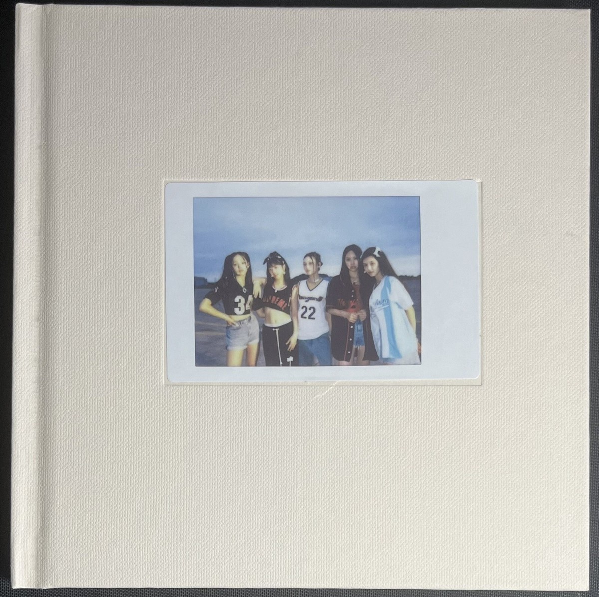 newjeans yearbook 未開封 weverse 特典付き NEWJEANS (뉴진스) - NEWJEANS YEARBOOK 22-23 - [PHOTOBOOK +