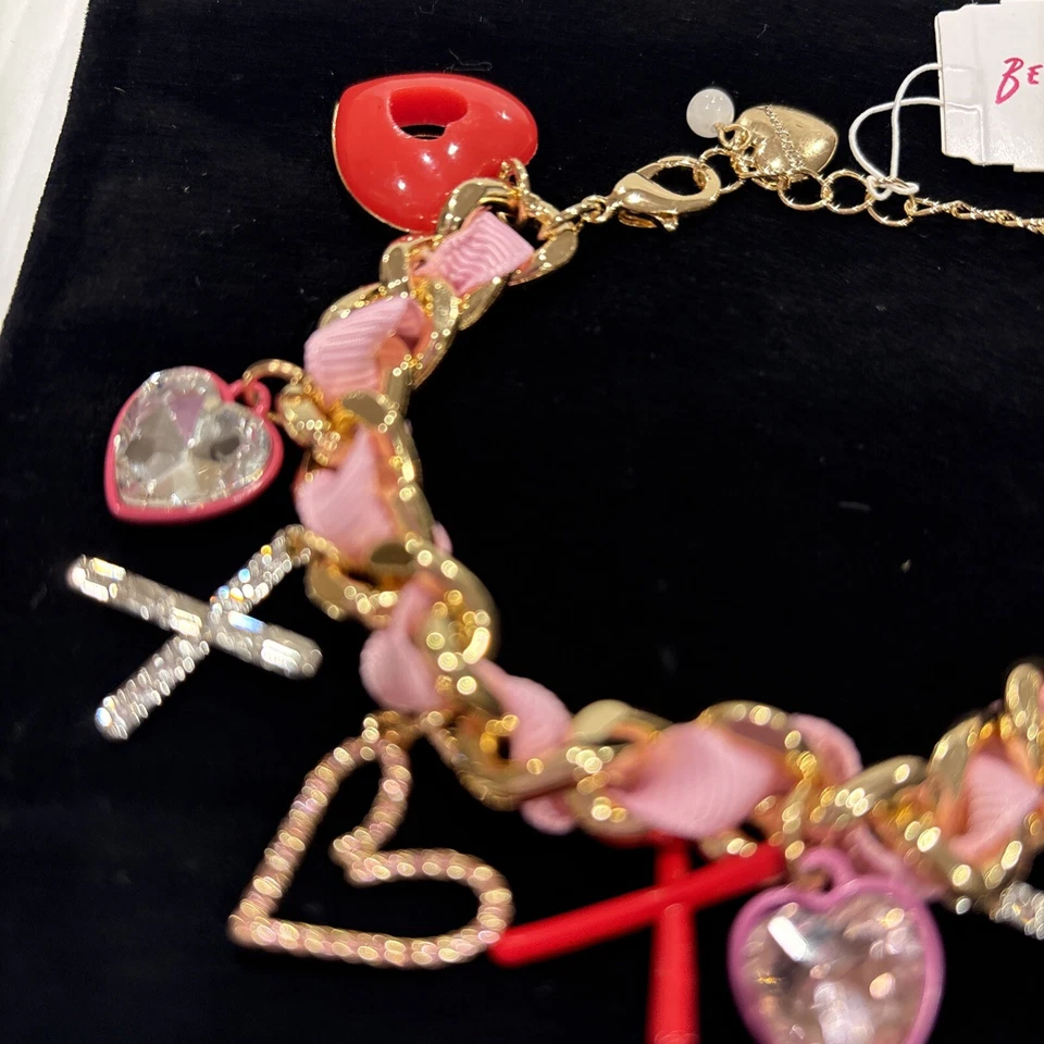 Nuevo BETSEY Johnson San Valentín Rosa y Rojo Corazón y X Estrás Colgante Pulsera Foto 4 de 4